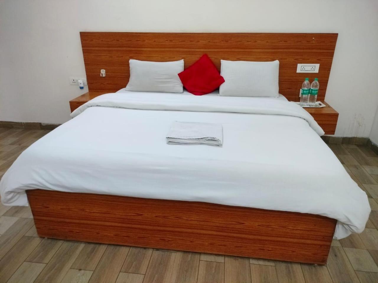 The Rejoice Hotel & Guesthouse Greater Noida Eksteriør bilde